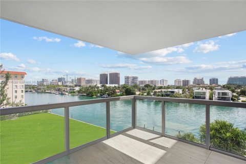 Condo in Bay Harbor Islands, Florida, 3 bedrooms  № 1709095 - photo 2