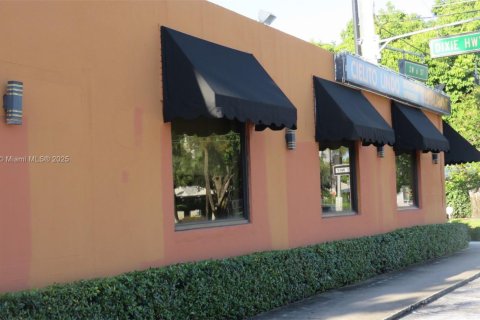 Commercial property in Pompano Beach, Florida № 1923293 - photo 4