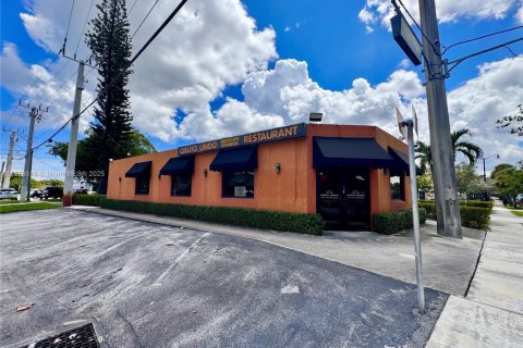 Commercial property in Pompano Beach, Florida № 1923293 - photo 2
