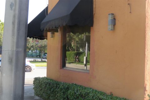 Commercial property in Pompano Beach, Florida № 1923293 - photo 5