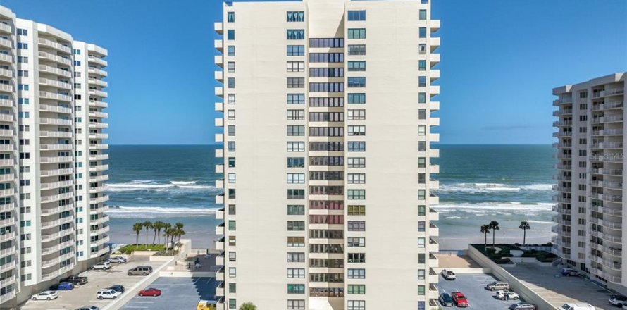 Condominio en Daytona Beach, Florida, 3 dormitorios № 2094883