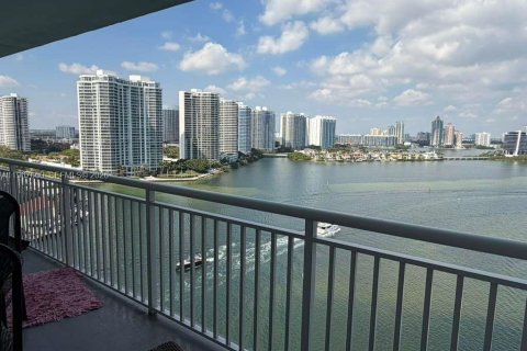 Condominio en Sunny Isles Beach, Florida, 2 dormitorios  № 2029285