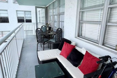 Condominio en venta en Sunny Isles Beach, Florida, 2 dormitorios, 138.24 m2 № 2029285 - foto 4