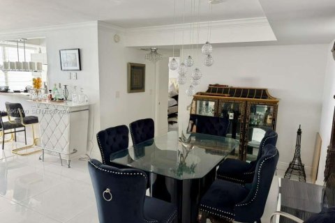 Condominio en venta en Sunny Isles Beach, Florida, 2 dormitorios, 138.24 m2 № 2029285 - foto 9