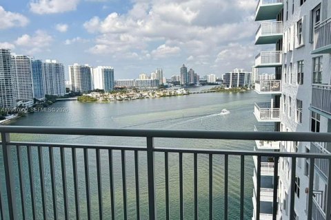 Condominio en venta en Sunny Isles Beach, Florida, 2 dormitorios, 138.24 m2 № 2029285 - foto 3