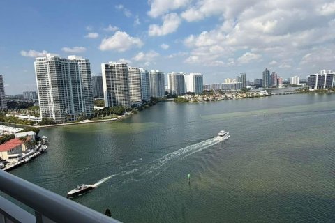 Condominio en venta en Sunny Isles Beach, Florida, 2 dormitorios, 138.24 m2 № 2029285 - foto 2