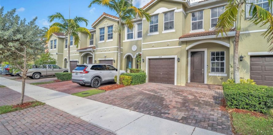 Adosado en Homestead, Florida 4 dormitorios, 178 m2 № 2054784