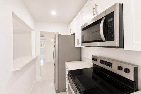 Copropriété à louer à Hollywood, Floride: 1 chambre, 66.89 m2 № 2259879 - photo 3
