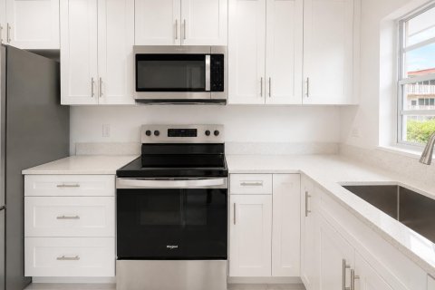 Copropriété à louer à Hollywood, Floride: 1 chambre, 66.89 m2 № 2259879 - photo 4