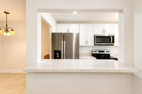 Copropriété à louer à Hollywood, Floride: 1 chambre, 66.89 m2 № 2259879 - photo 5
