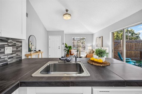 Villa ou maison à louer à Palm Harbor, Floride: 2 chambres, 74.04 m2 № 2418353 - photo 15
