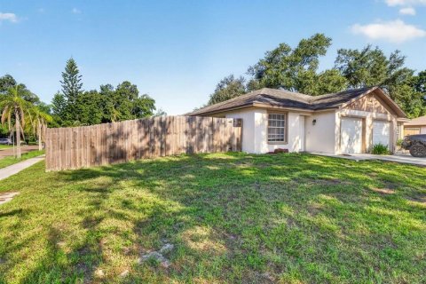Villa ou maison à louer à Palm Harbor, Floride: 2 chambres, 74.04 m2 № 2418353 - photo 3