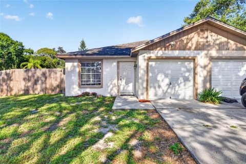 Villa ou maison à louer à Palm Harbor, Floride: 2 chambres, 74.04 m2 № 2418353 - photo 2