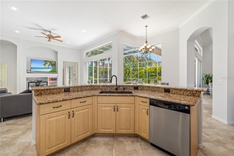 House in University Park, Florida 4 bedrooms, 278.34 sq.m. № 1718695 - photo 29