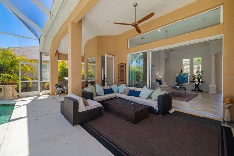 House in University Park, Florida 4 bedrooms, 278.34 sq.m. № 1718695 - photo 3