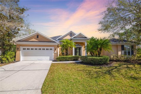 House in University Park, Florida 4 bedrooms, 278.34 sq.m. № 1718695 - photo 1