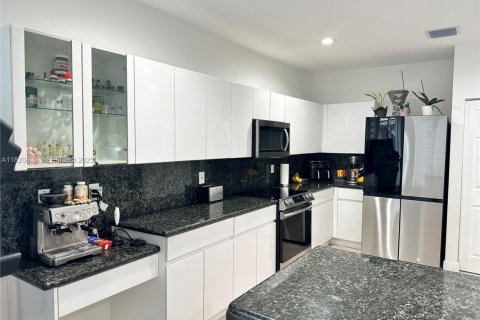 Villa ou maison à vendre à Doral, Floride: 5 chambres, 283.54 m2 № 2034390 - photo 5