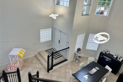 Villa ou maison à vendre à Doral, Floride: 5 chambres, 283.54 m2 № 2034390 - photo 9
