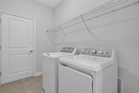 House in Punta Gorda, Florida 4 bedrooms, 175.03 sq.m. № 2222311 - photo 14