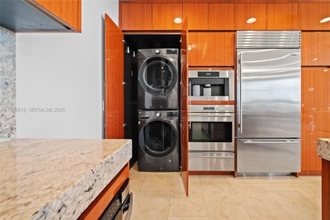 Condo in Bal Harbour, Florida, 2 bedrooms  № 1994605 - photo 7