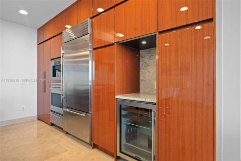 Condo in Bal Harbour, Florida, 2 bedrooms  № 1994605 - photo 6