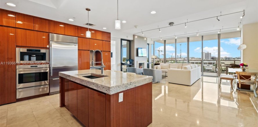 Condo in Bal Harbour, Florida, 2 bedrooms  № 1994605