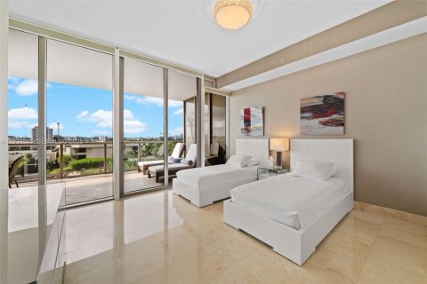 Condo in Bal Harbour, Florida, 2 bedrooms  № 1994605 - photo 19