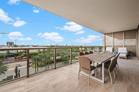 Condo in Bal Harbour, Florida, 2 bedrooms  № 1994605 - photo 22