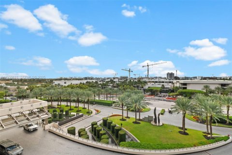 Condo in Bal Harbour, Florida, 2 bedrooms  № 1994605 - photo 24