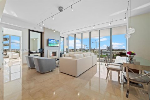 Condo in Bal Harbour, Florida, 2 bedrooms  № 1994605 - photo 10
