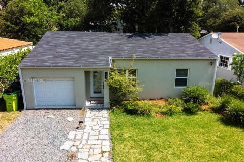 House in El Portal, Florida 3 bedrooms, 123.93 sq.m. № 1768946 - photo 2