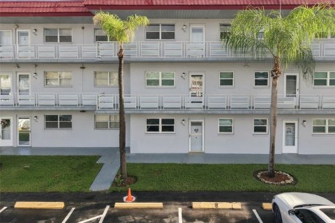 Copropriété à louer à Saint Petersburg, Floride: 1 chambre, 161.65 m2 № 2425836 - photo 4