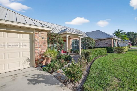 Villa ou maison à vendre à Stuart, Floride: 4 chambres, 230.77 m2 № 1988529 - photo 16