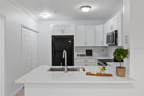 Copropriété à louer à Orlando, Floride: 2 chambres, 103.59 m2 № 2408217 - photo 4