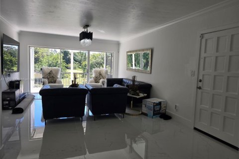 Condominio en alquiler en Lauderhill, Florida, 2 dormitorios, 101.54 m2 № 2059704 - foto 12