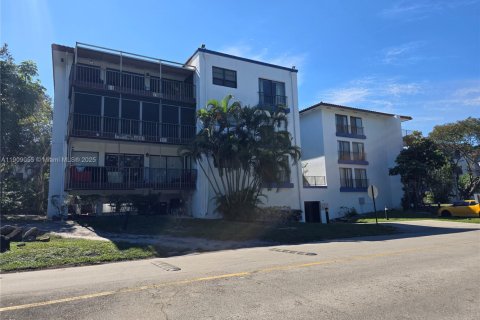 Condominio en Lauderhill, Florida, 2 dormitorios  № 2059704
