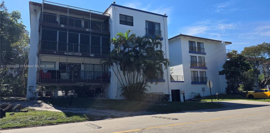 Condominio en Lauderhill, Florida, 2 dormitorios  № 2059704