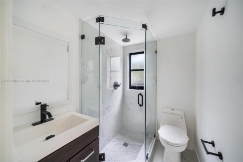 Casa en venta en Bal Harbour, Florida, 4 dormitorios, 225.2 m2 № 1981851 - foto 16