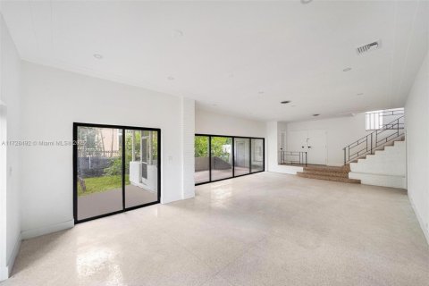Casa en venta en Bal Harbour, Florida, 4 dormitorios, 225.2 m2 № 1981851 - foto 5
