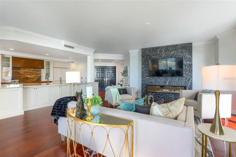 Condominio en alquiler en Saint Petersburg, Florida, 3 dormitorios, 278.71 m2 № 1749315 - foto 4