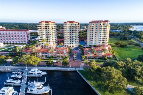 Condominio en alquiler en Saint Petersburg, Florida, 3 dormitorios, 278.71 m2 № 1749315 - foto 1