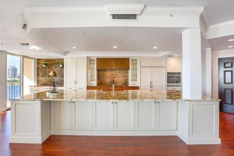 Condominio en alquiler en Saint Petersburg, Florida, 3 dormitorios, 278.71 m2 № 1749315 - foto 11
