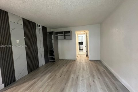 Condominio en alquiler en Sunrise, Florida, 2 dormitorios, 87.7 m2 № 2074825 - foto 13