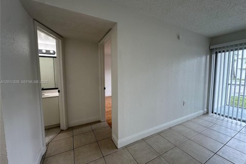Condominio en alquiler en Sunrise, Florida, 2 dormitorios, 87.7 m2 № 2074825 - foto 19