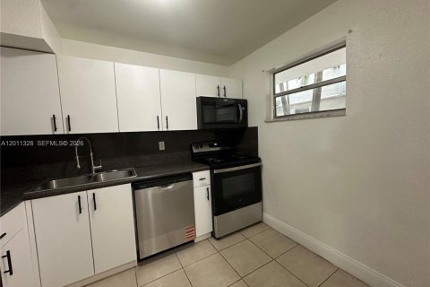 Condominio en alquiler en Sunrise, Florida, 2 dormitorios, 87.7 m2 № 2074825 - foto 10