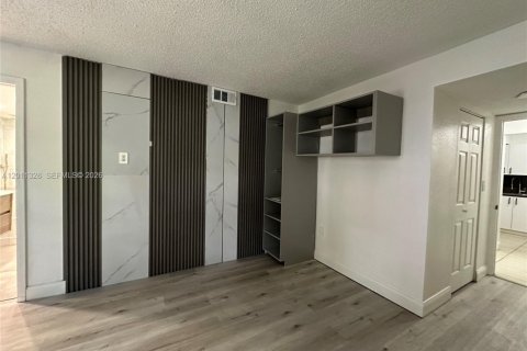 Condominio en alquiler en Sunrise, Florida, 2 dormitorios, 87.7 m2 № 2074825 - foto 14
