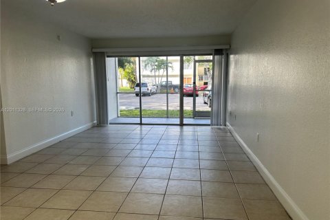 Condominio en alquiler en Sunrise, Florida, 2 dormitorios, 87.7 m2 № 2074825 - foto 8
