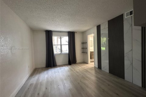 Condominio en alquiler en Sunrise, Florida, 2 dormitorios, 87.7 m2 № 2074825 - foto 12