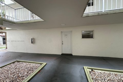 Condominio en alquiler en Sunrise, Florida, 2 dormitorios, 87.7 m2 № 2074825 - foto 5