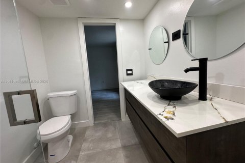 Condominio en alquiler en Sunrise, Florida, 2 dormitorios, 87.7 m2 № 2074825 - foto 15